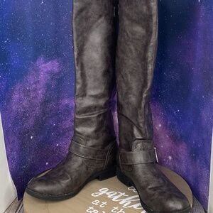 JustFab Heather Gray Tall boot, back zip Style ZELLA sz-7.5